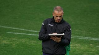 El entrenador Beto Company.