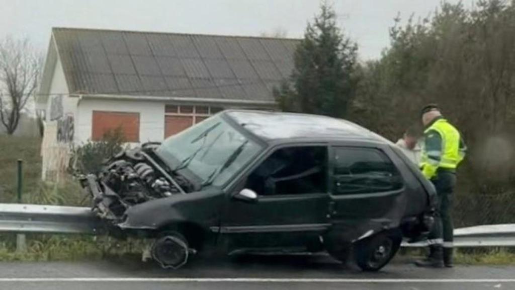 Un accidente en la AP-9 a la altura de O Temple, en Cambre (A Coruña), se salda sin heridos
