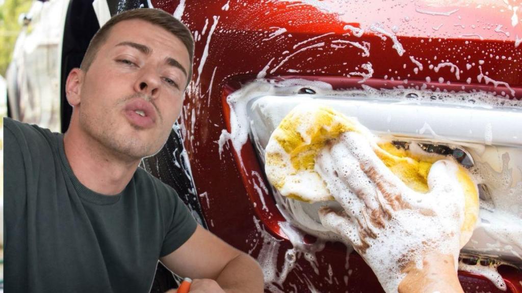 Alex, dueño de un negocio de lavado de coches.