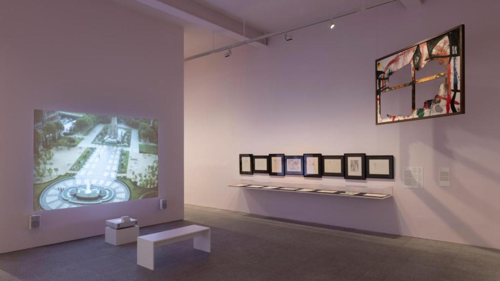 Vista de la Sala 1, con obras de Iván Zulueta (i), Picasso (c) y Miró (d). Fotografía: Roberto Ruiz