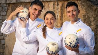 Lucía Freitas, de 'A Tafona', en Santiago de Compostela, consigue 3 Tres Soles Guía Repsol, junto con Ramón Freixa, de 'Ramón Freixa Atelier', en Madrid, y Álvaro Salazar, de 'Voro', en Capdepera, Mallorca