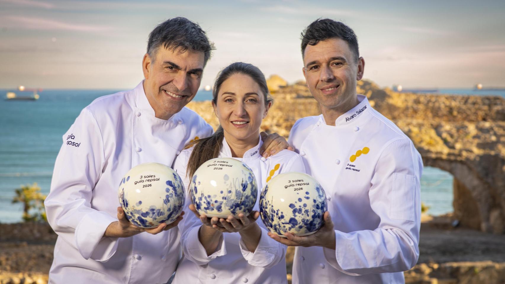 Los chefs Ramón Freixa, Lucía Freitas y Álvaro Salaz, nuevos 3 Soles de la Guía Repsol 2026.