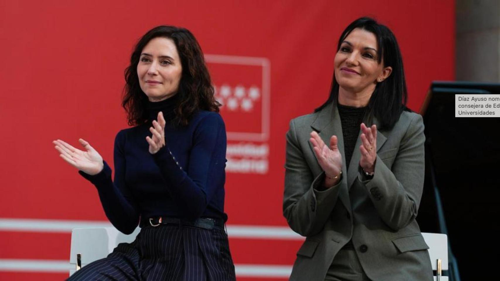 Isabel Díaz Ayuso y Mercedes Zarzalejo este mismo lunes en un acto en la Real Casa de Correos.