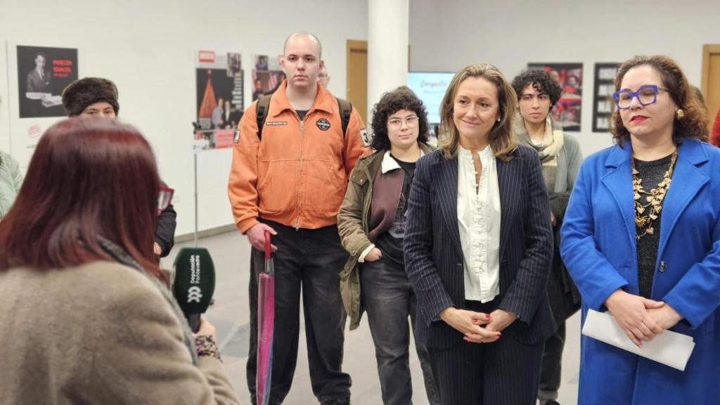 La Diputación inaugura en Vigo la exposición Compartir é vivir sobre igualdad y violencia machista