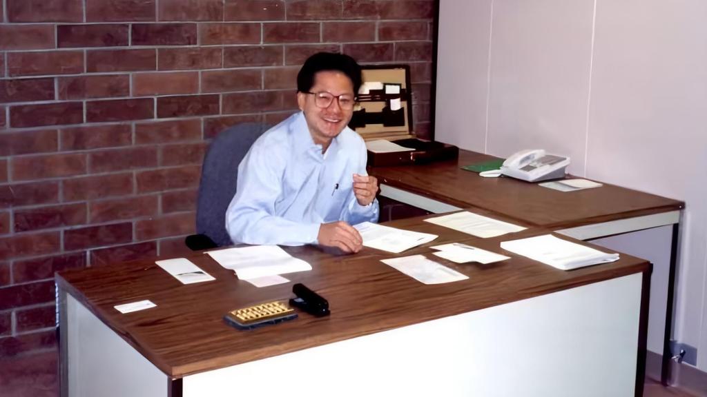 Jensen Huang en la primera oficina de Nvidia.