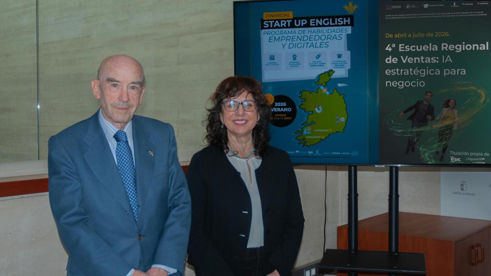 El presidente de la Fundación Horizonte SXXII, Rafael Torres y la viceconsejera de Educación, Universidades e Investigación, Mar Torrecilla.