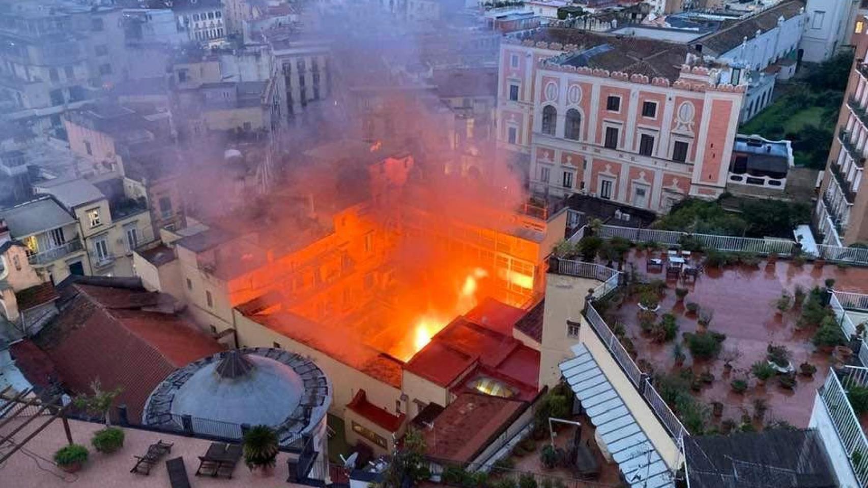 Imagen de la zona del incendio compartida en redes por el diputado Francesco Borrelli.