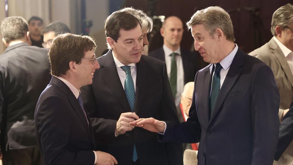 El presidente del Partido Popular de Castilla y León y candidato a la Presidencia de la Junta, Alfonso Fernández Mañueco, junto a Alberto Núñez Feijóo y José Luis Martínez Almeida