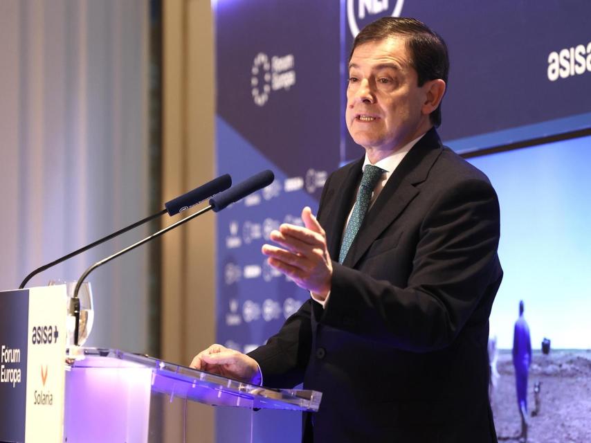 El presidente del Partido Popular de Castilla y León y candidato a la Presidencia de la Junta, Alfonso Fernández Mañueco, participa en el desayuno informativo del Fórum Europa, organizado por Nueva Economía Fórum. Lo presenta el presidente del PP, Alberto Núñez Feijóo.