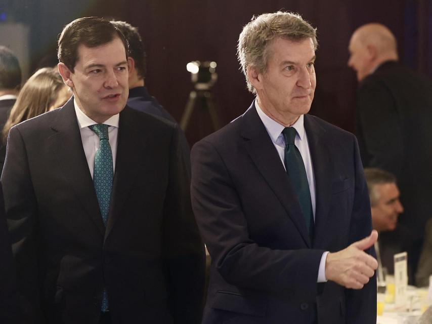 Alfonso Fernández Mañueco junto a Alberto Núñez Feijóo este martes en Madrid