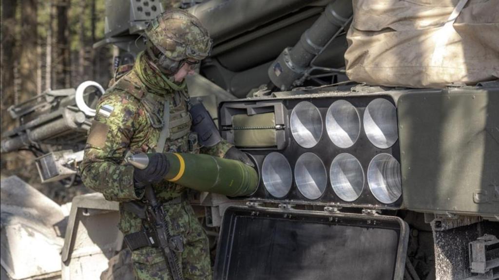 El CAESAR MK1 es un obús autopropulsado con ruedas de 155 mm capaz de atacar objetivos situados a más de 40 kilómetros de distancia.