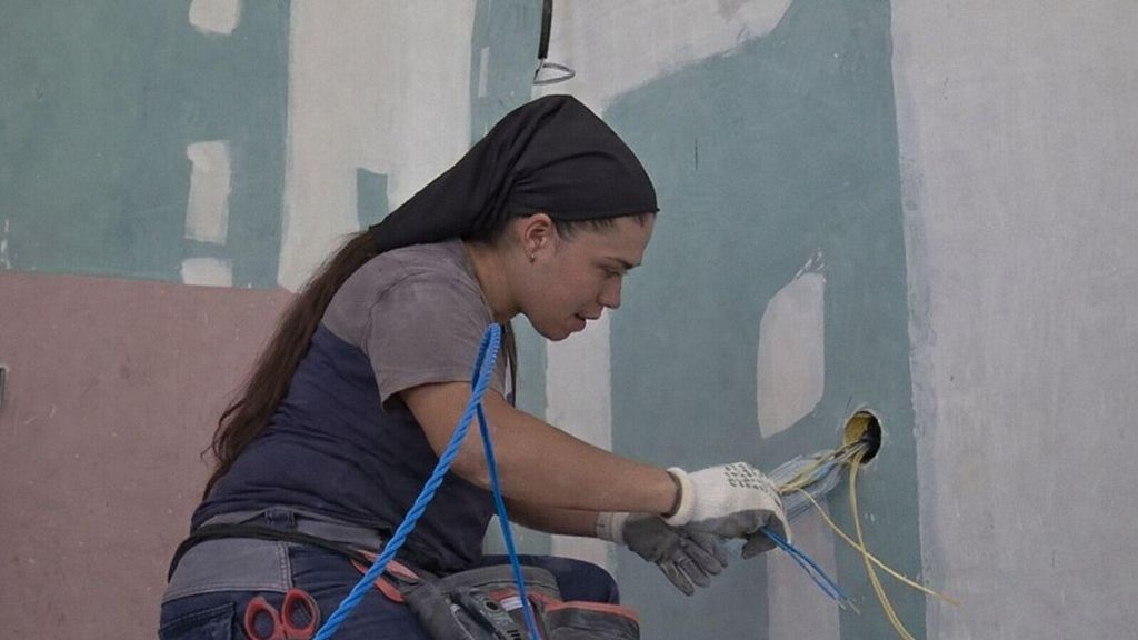 Carolina, electricista.