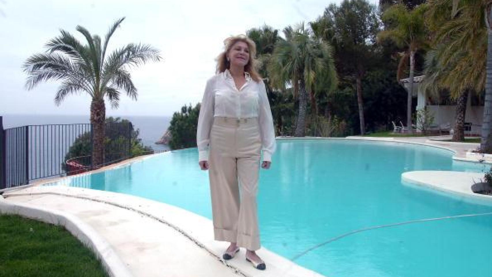 Tita Cervera en una de sus propiedades.