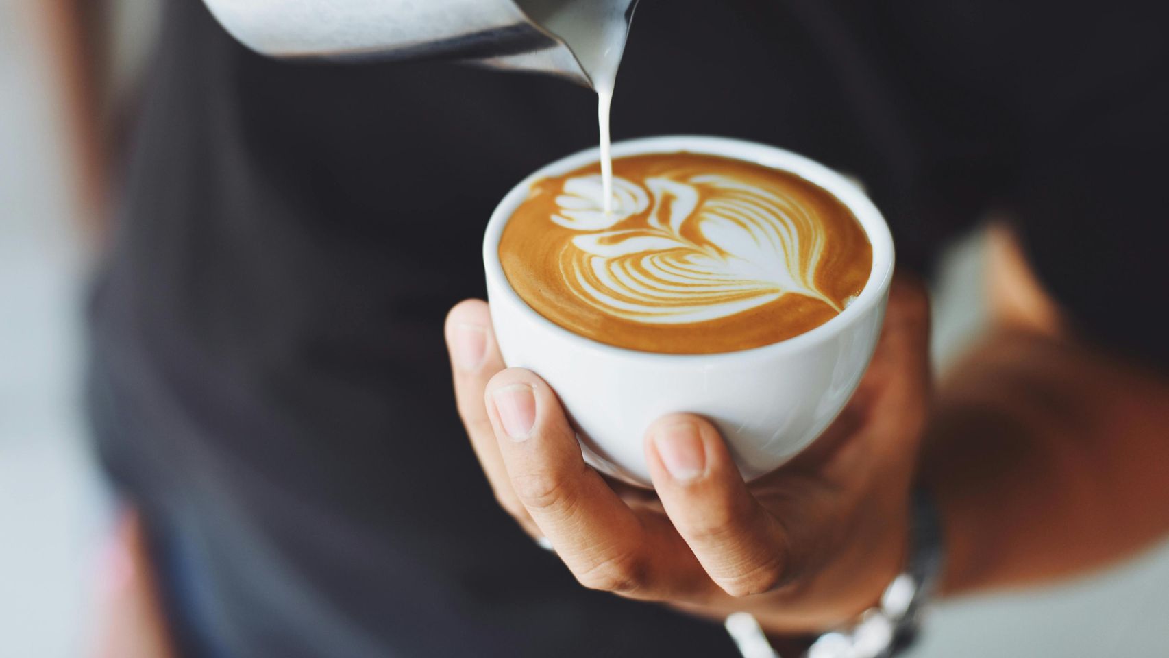 Los científicos lo confirman: tomar de 2 a 3 tazas de café diarias reduce el riesgo de demencia y mejora la memoria