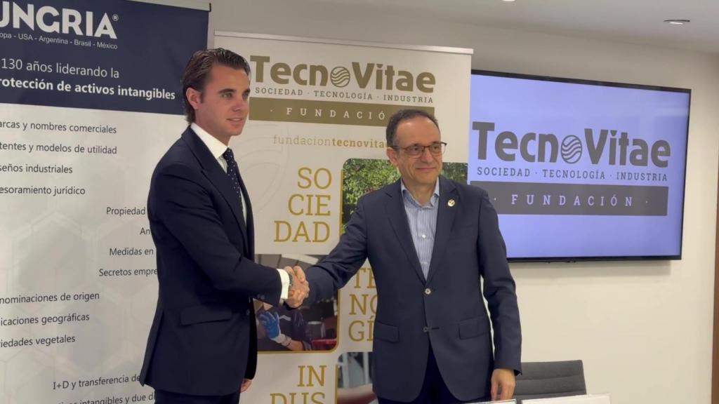 El director general de la Fundación, Javier Escribano, y Guillermo Ungría, vicepresidente y director general de UNGRIA.