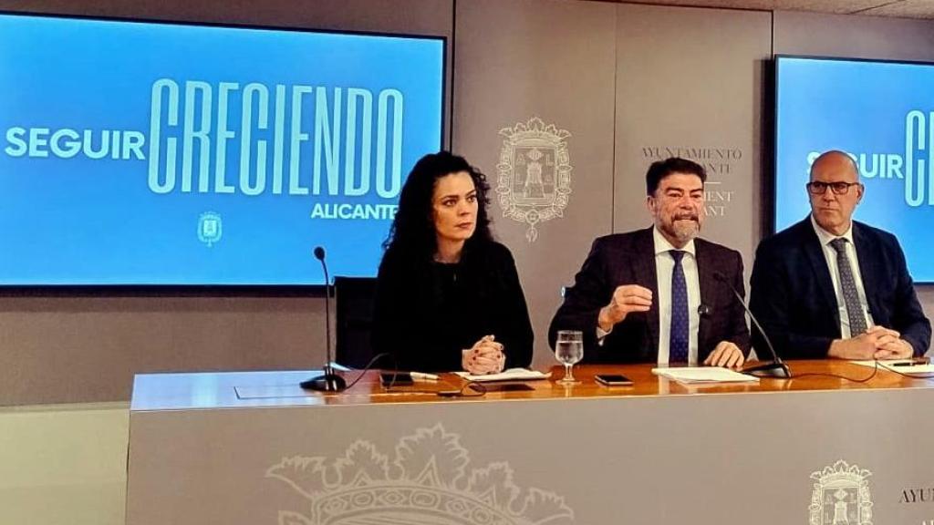 El alcalde de Alicante, Luis Barcala (PP), en su comparecencia de este martes.