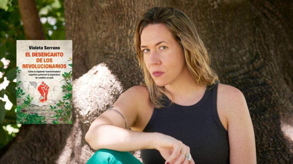 Violeta Serrano junto a la portada de su libro 'El desencanto de los revolucionarios'.