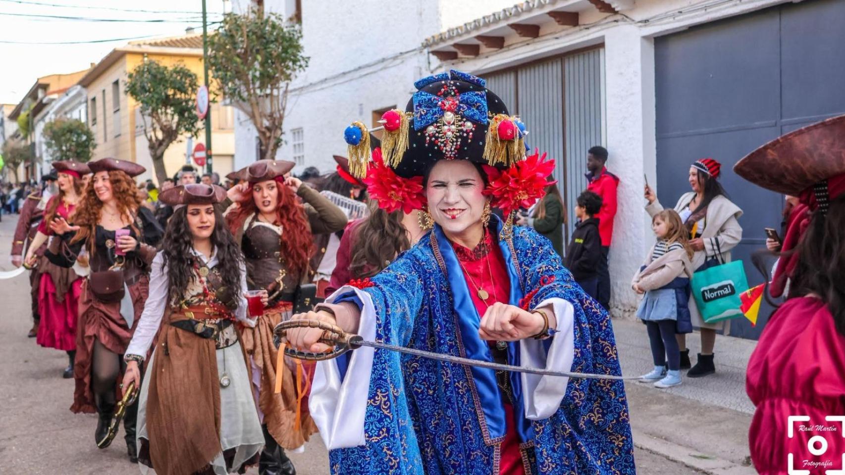 Sara Cortés, concejala de Festejos en el Carnaval de Épila 2026.