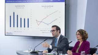 El ministro de Economía, Comercio y Empresa, Carlos Cuerpo, y la vicepresidenta primera y ministra de Hacienda, María Jesús Montero