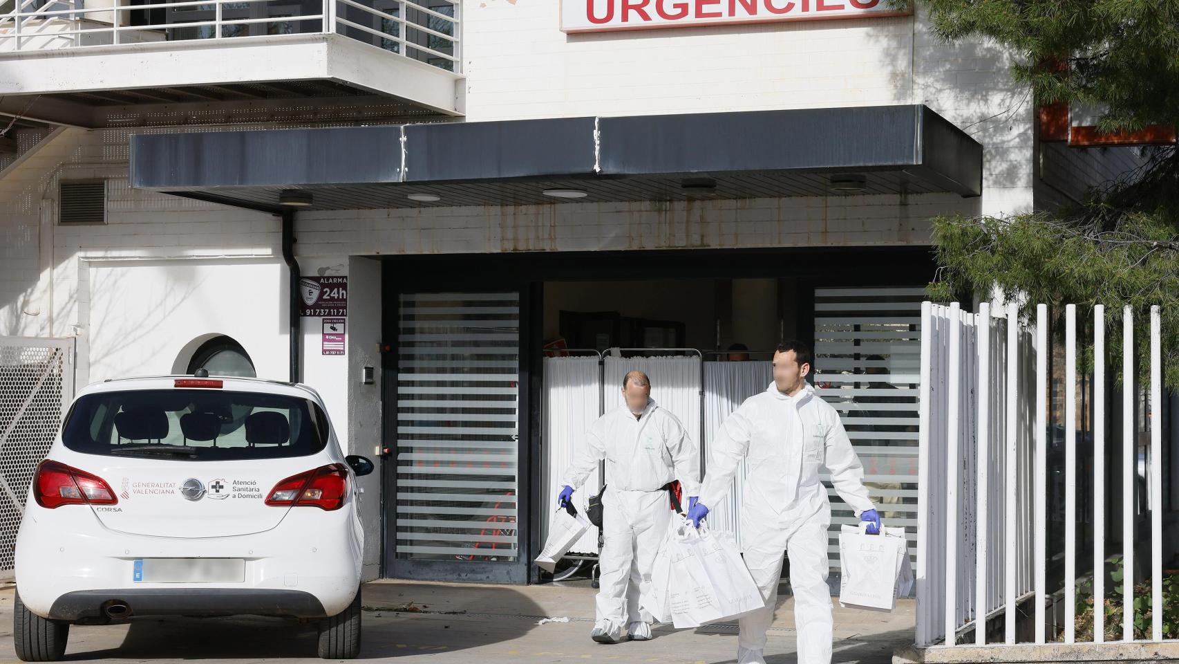 Agentes trabajan en el centro de salud de Benicàssim (Castellón). Europa Press / Carme Ripollés