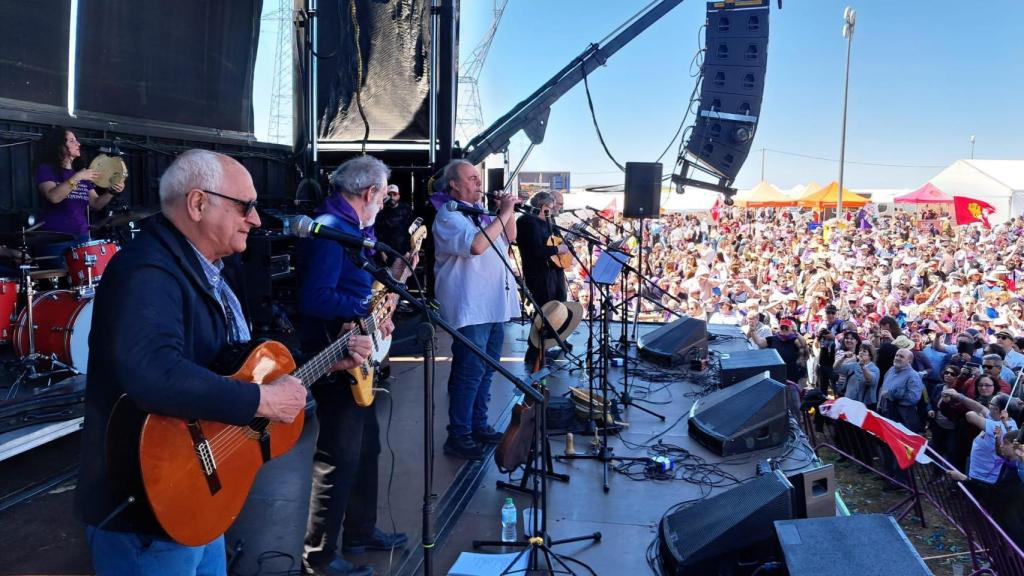 El grupo de música tradicional Nuevo Mester de Juglaría durante la celebración de la Fiesta de Villalar, el pasado 23 de abril de 2025