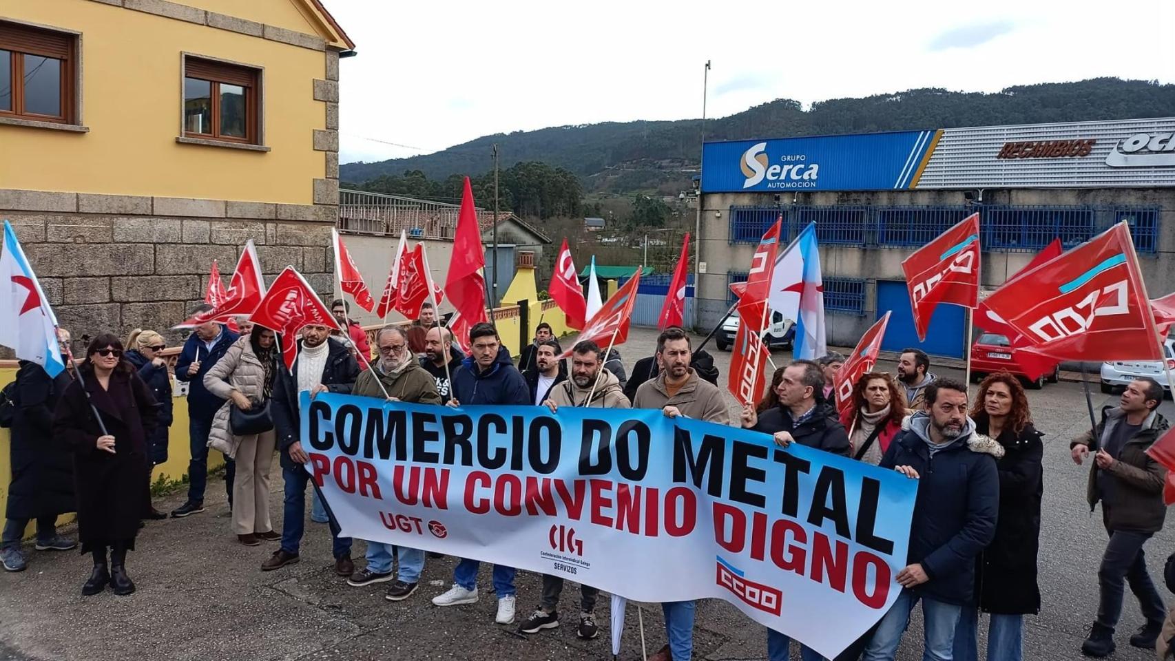 Concentración en Vilaboa para exigir un convenio digno en el Comercio del Metal de la provincia de Pontevedra