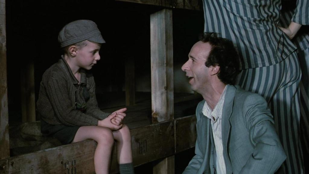Imagen de la película 'La vida es bella' (Roberto Benigni, 1997). © Fundación ”la Caixa”
