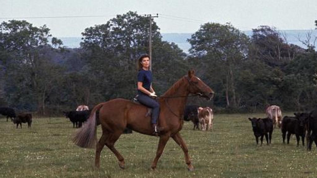 La ex primera dama montando a caballo.