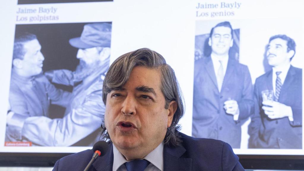 Jaime Bayly en la presentación de su libro 'Los golpistas' en Madrid. Foto: EFE/Sergio Pérez