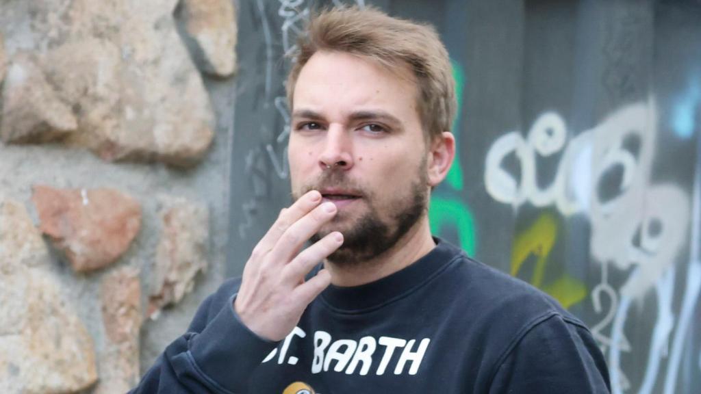 José María Almoguera paseando por las calles de Madrid.