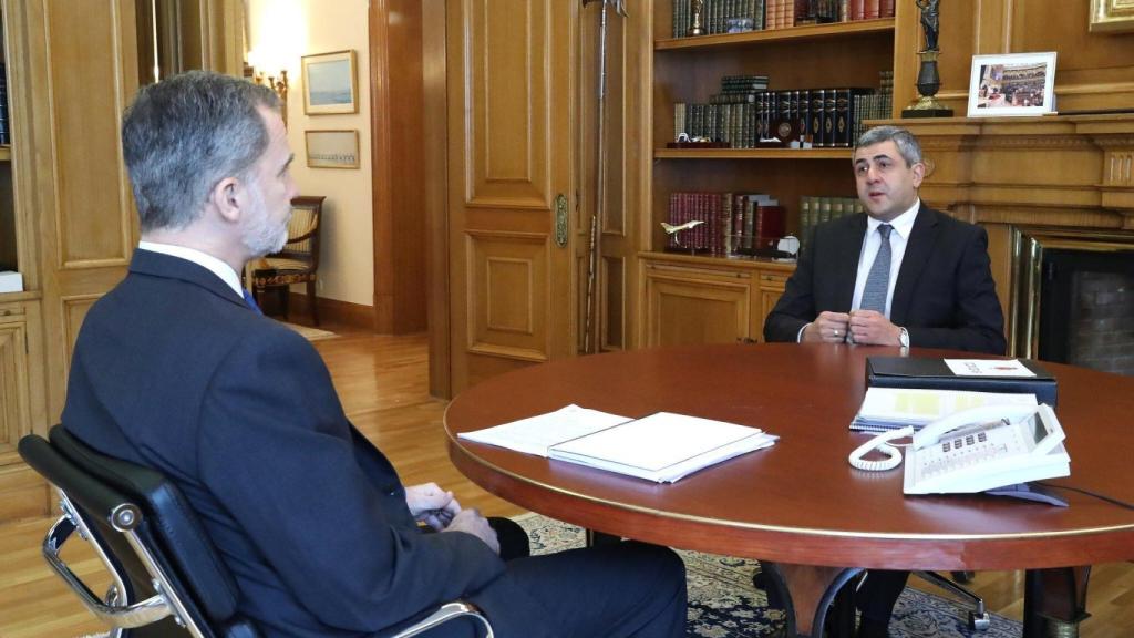 Zurab Pololikashvili, durante una reunión con Don Felipe VI, con quien evaluó cómo la pandemia afectó al sector turístico, el pasado 28 de abril de 2020.