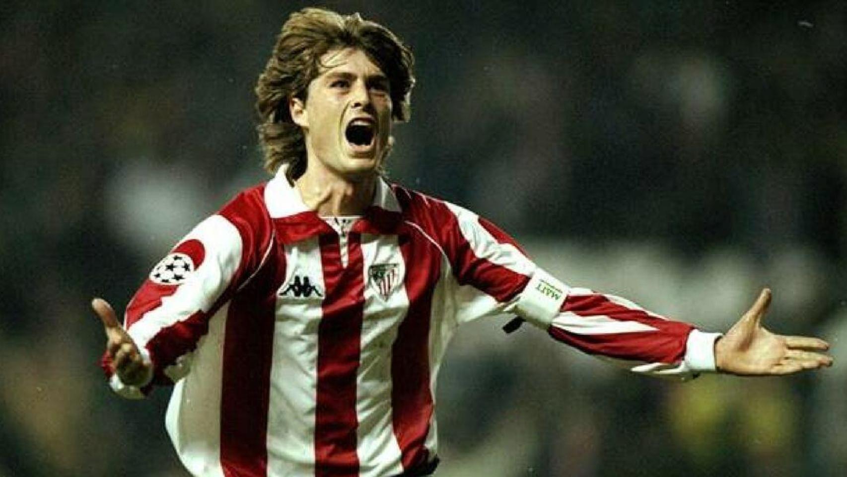 Julen Guerrero celebra un gol con el Athletic Club.