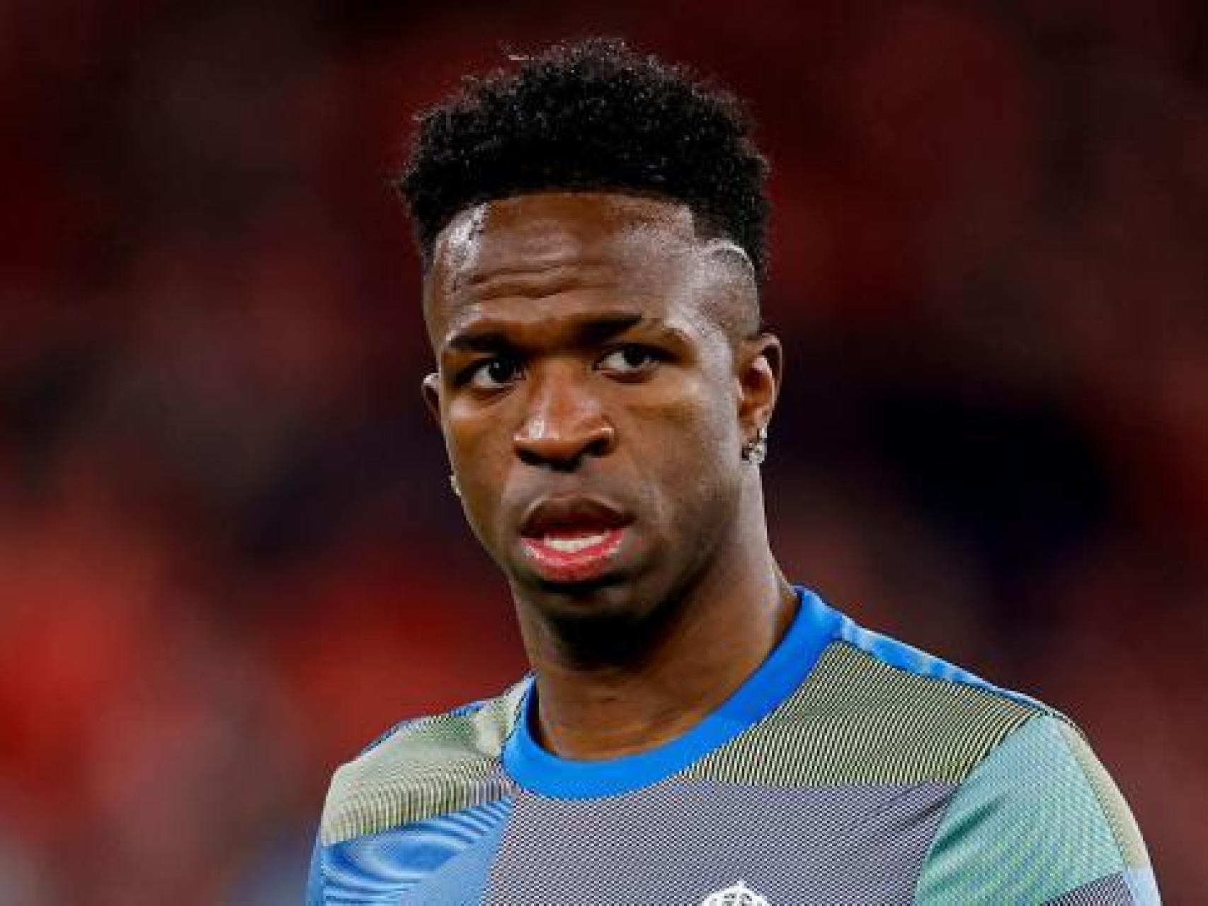 Vinicius durante el calentamiento.