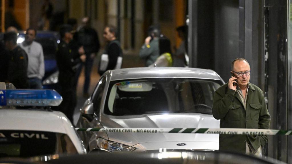 La Guardia Civil investiga la muerte violenta de una mujer y su hija en Xilxes (Castellón). Efe / Andreu Esteban