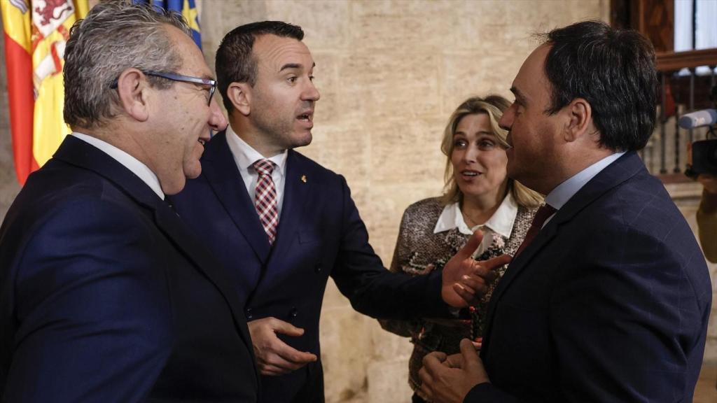 Juanfran Pérez Llorca, junto a los presidentes provinciales del PPCV. Rober Solsona / EP