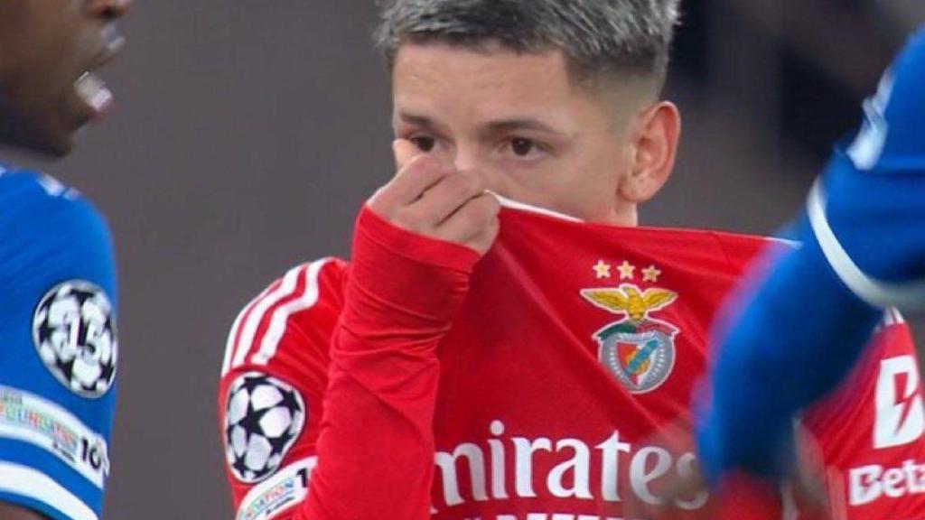 Momento en el que Prestianni se dirige a Vinicius.