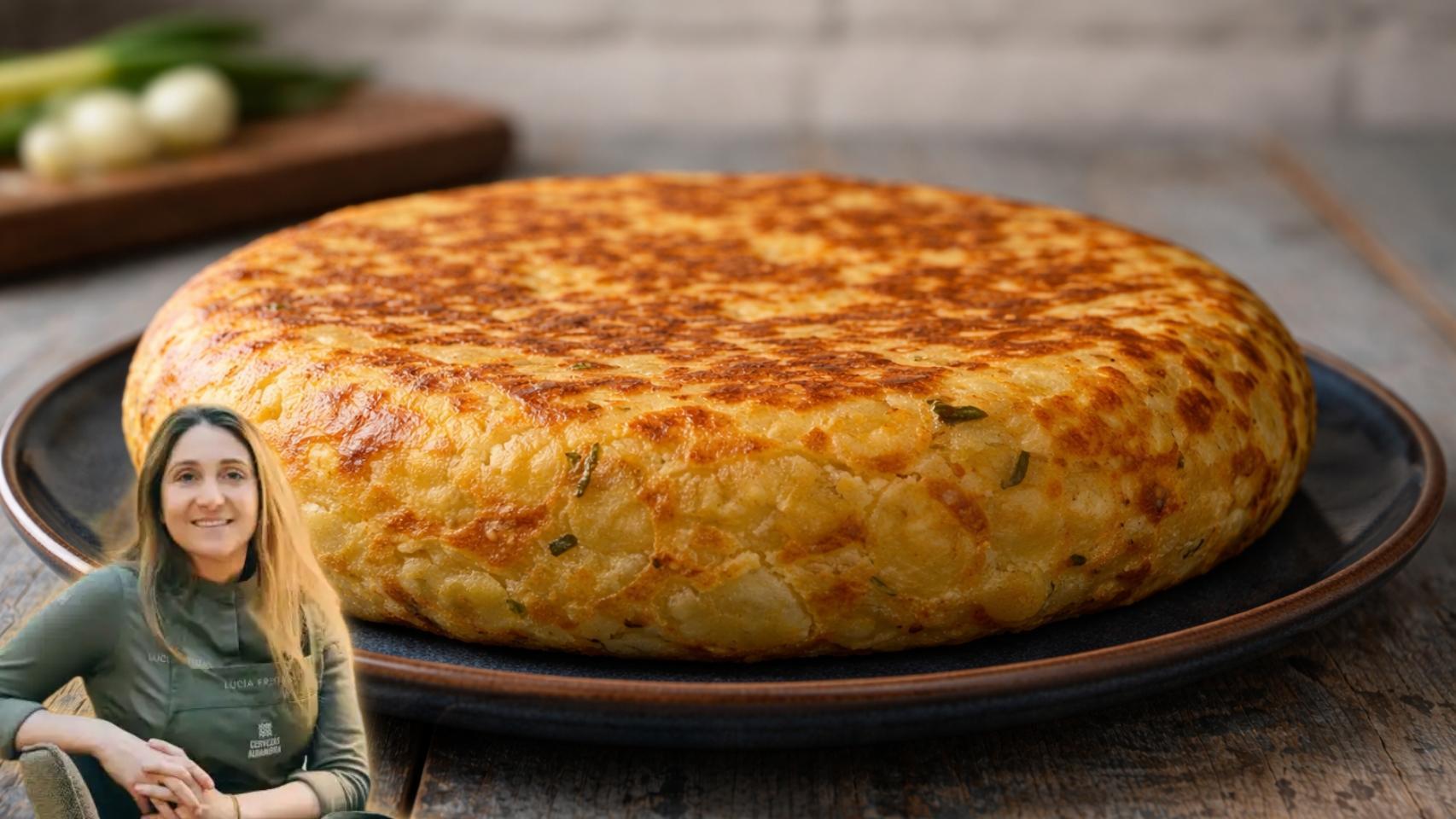 La chef Lucía Freitas con una tortilla de patata en un montaje de El Español