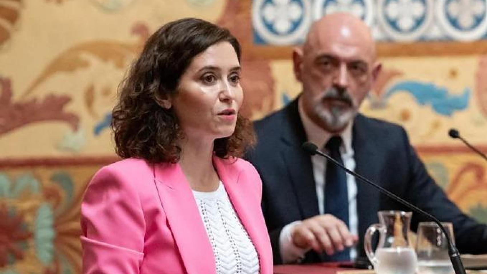 Isabel Diaz Ayuso junto al rector de la UCM