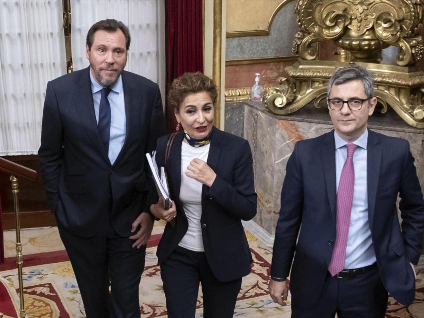 Óscar Puente, María Jesús Montero y Félix Bolaños en el Congreso el pasado 12 de febrero.