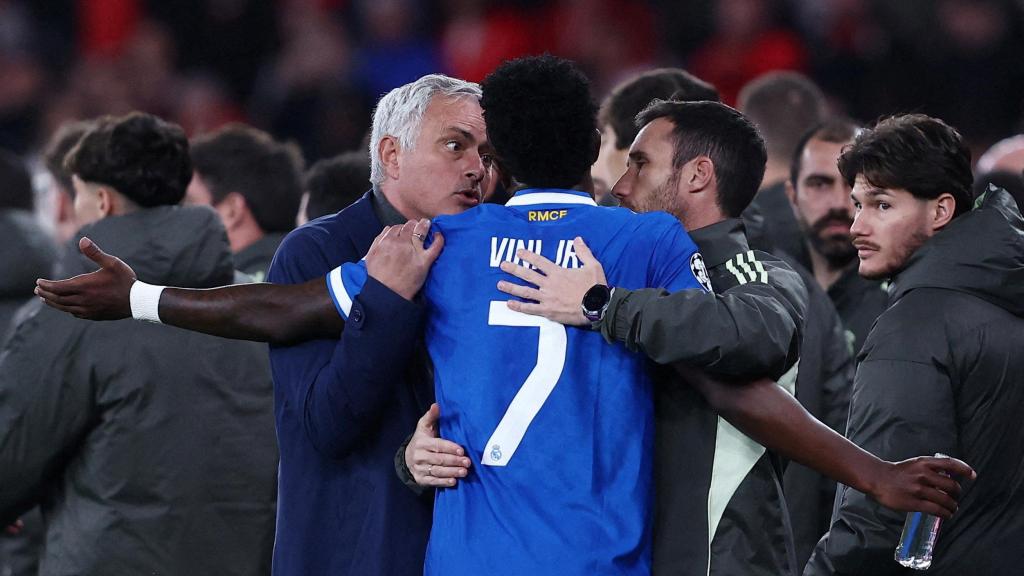 Mourinho discute con Vinicius tras la denuncia por el presunto insulto racista de Prestianni
