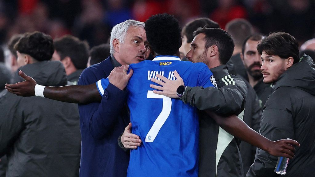 Mourinho discute con Vinicius tras la denuncia por el presunto insulto racista de Prestianni