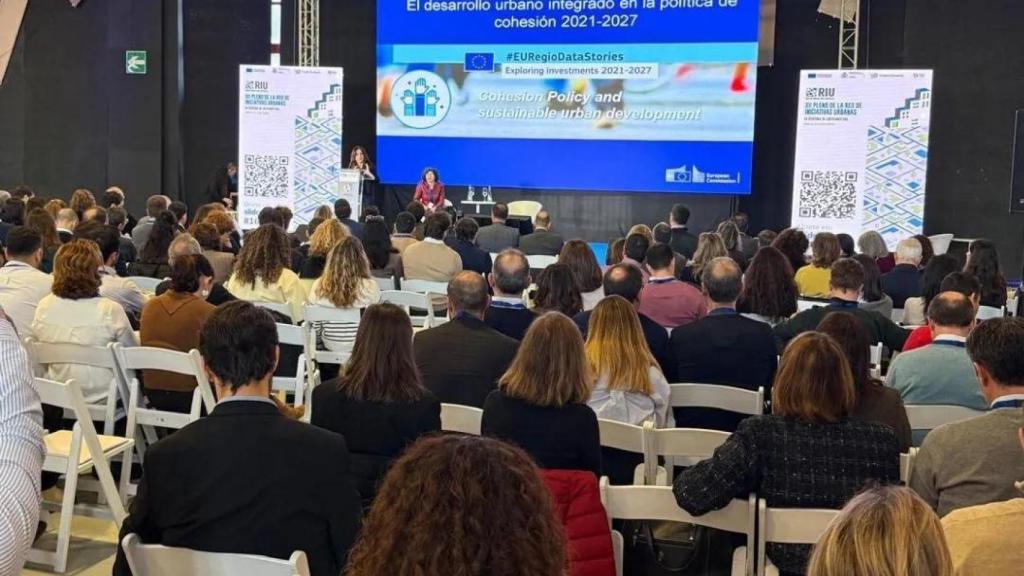 Vista general de los asistentes a la sesión plenaria