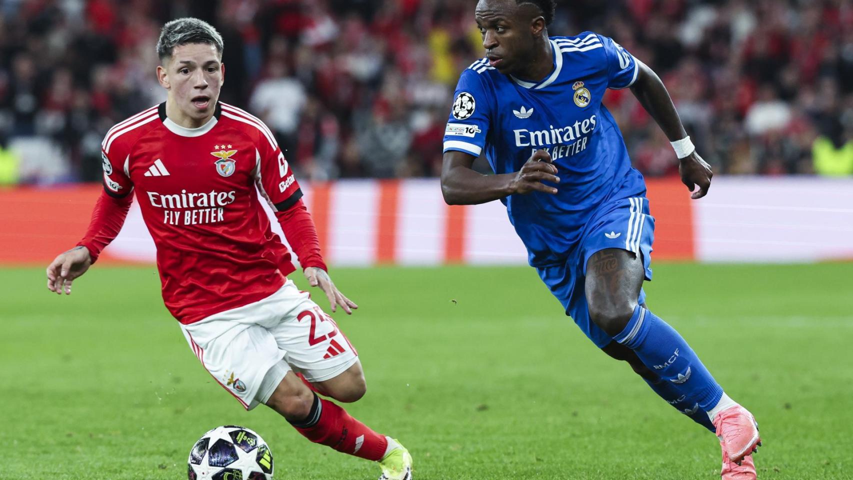 Prestianni y Vinicius, durante el partido entre el Benfica y el Real Madrid de Champions League