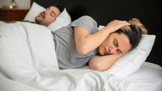 Imagen de una mujer incapaz de dormir.