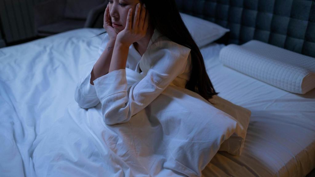 Mujer con insomnio.