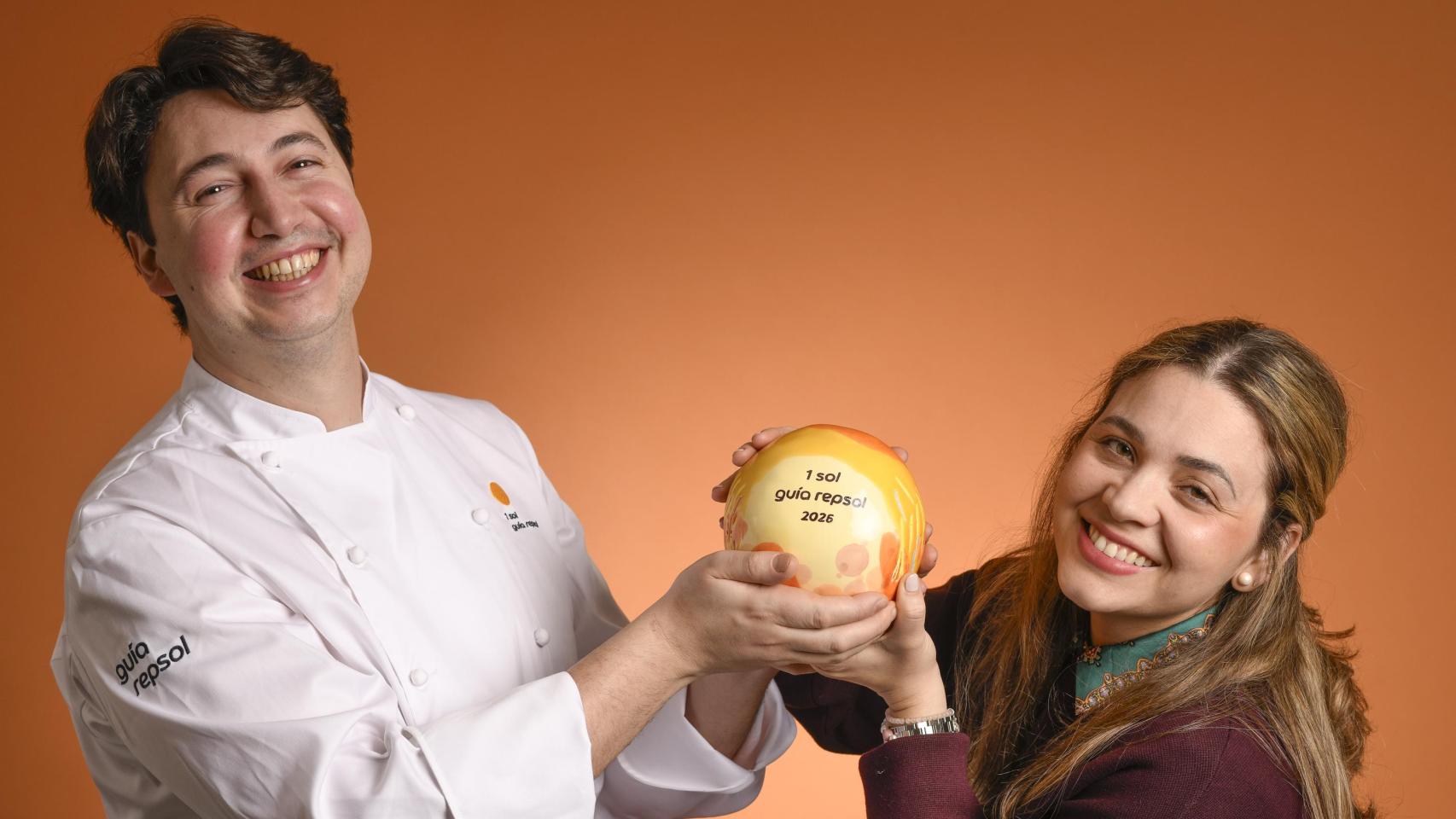 Ausiàs Signes y Felicia Guerra con su primer Sol Repsol.