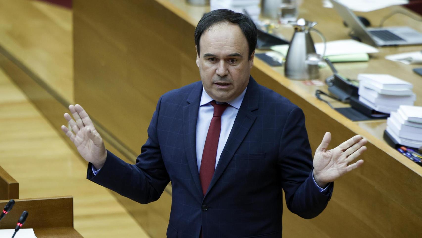 El presidente de la Generalitat, Juanfran Pérez Llorca, este miércoles en Les Corts. EFE / Biel Aliño