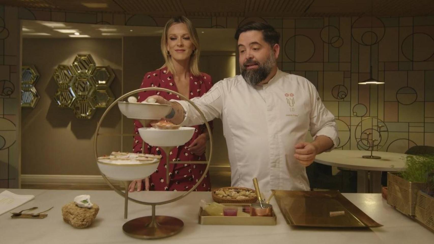 Un momento de la grabación con la presentadora Adrienne Chaballe