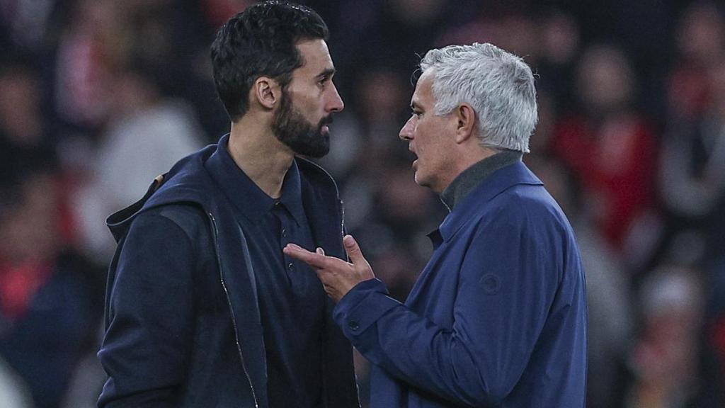 Arbeloa y Mourinho discuten durante el partido de Liga de Campeones Benfica - Real Madrid