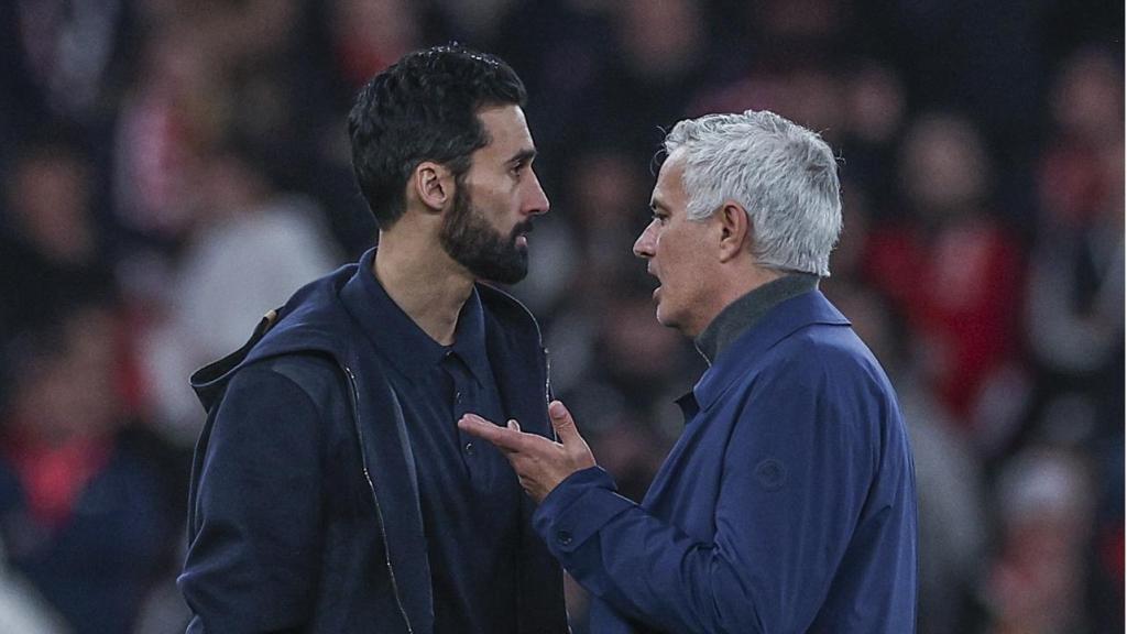 Arbeloa y Mourinho discuten durante el partido de Liga de Campeones Benfica - Real Madrid